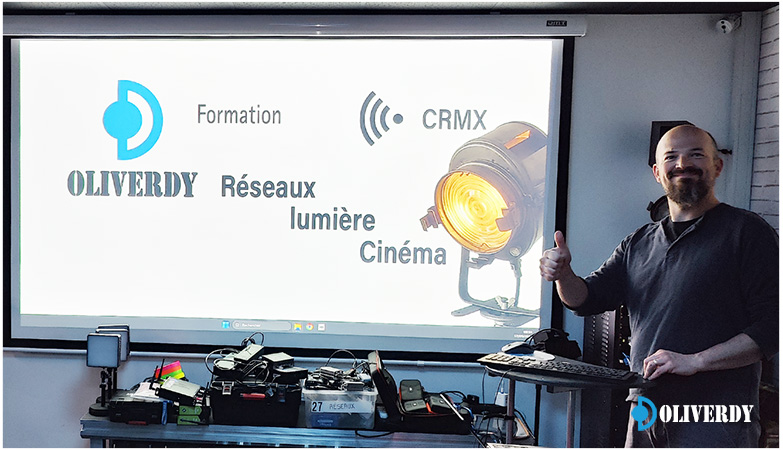 Notre formateur Antoine en réseaux lumière cinéma