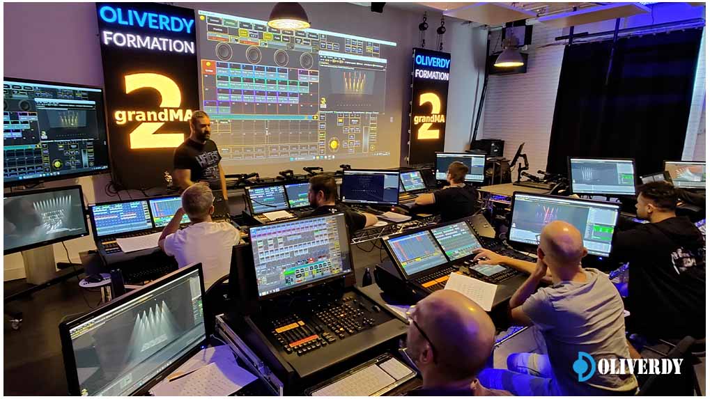Une semaine de formation en console lumière GrandMA2