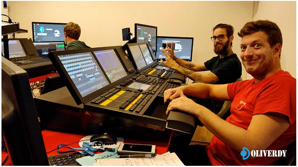 Salle de cours des consoles lumière GrandMA2 Oliverdy