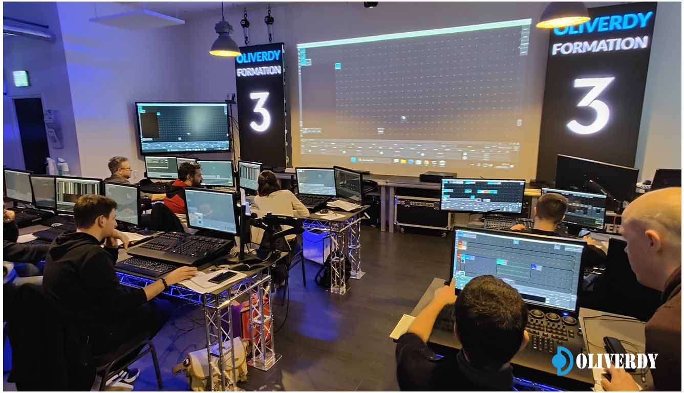 Maxime Raffin formateur GrandMA3 chez Oliverdy