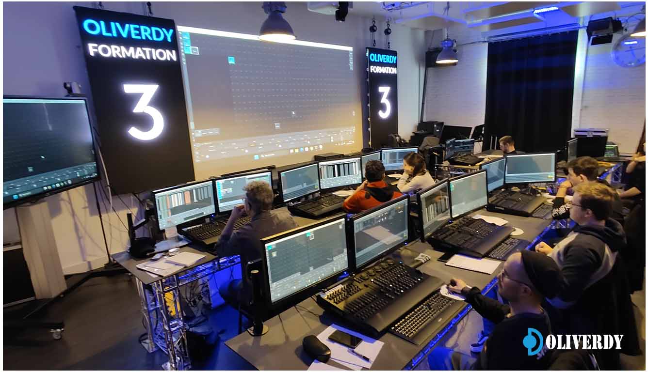 Image de l'exercice pratique d'utilisation de l'interface utilisateur de la console grandMA3 lors de la formation
