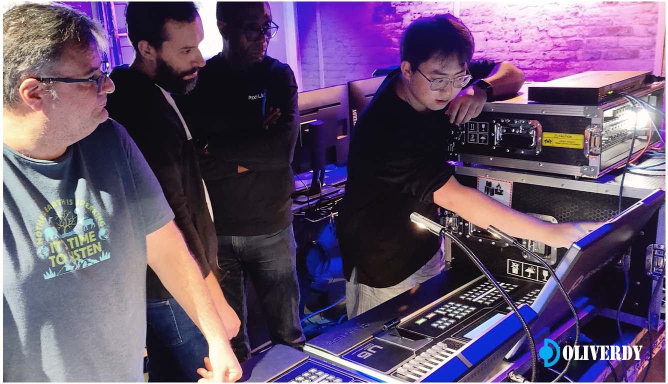 Démonstration du contrôleur U5 - Automatisation des transitions et synchronisation des médias